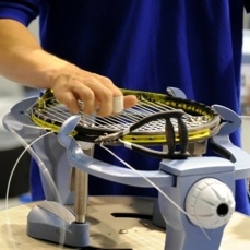 Pose de cordages de tennis et badminton à Carbonne, en Occitanie